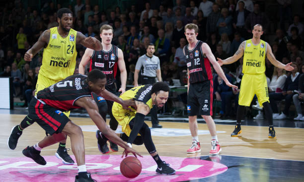 有媒体人指 有媒体人指